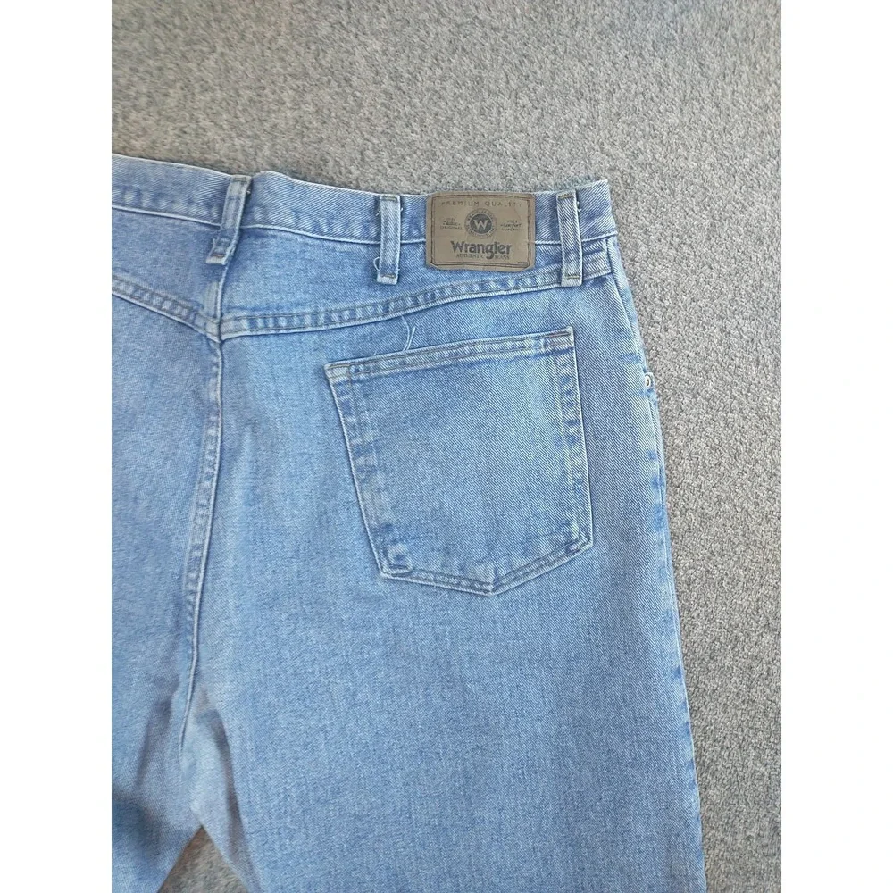 Wrangler Mens Relaxed Fit Straight Leg Light Wash Denim Jeans 36x29 97601SB Blue